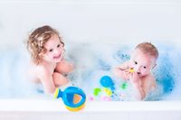 1. Cara memilih mainan mandi bayi