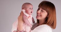 Tips Trik Menatap Mata Bayi agar Manfaat Maksimal