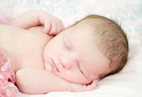 3 Langkah Penting Membersihkan Kerak Kepala Bayi