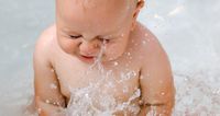 Mendengarkan musik saat mandi bisa menstimulasi otak bayi