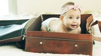 7 Daftar Perlengkapan Bayi Wajib Mama Bawa Saat Pergi Liburan