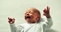 Mengapa Bayi Baru Lahir Mendadak Menangis Malam Hari