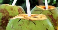 7. Air kelapa mencegah dehidrasi selama hamil tua