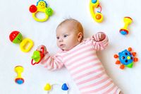 5 Jenis Mainan Wajib Mama Beli Stimulasi Motorik Kasar Bayi