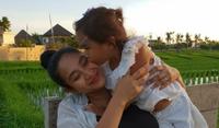 Hamil Hampir 42 Minggu Akhir Happy Salma Melahirkan Anak Kedua