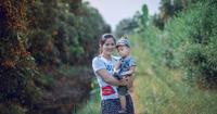 6. Hindari kebiasaan mengendong