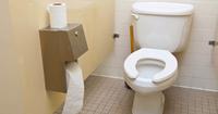 3. Jangan menyentuh benda-benda toilet secara langsung