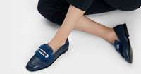 2. Loafers berbahan nyaman