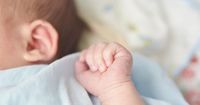 Kapankah Bayi Mulai Mengembangkan Kemampuan Menggenggam