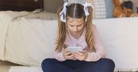 2. Sekitar 68 persen remaja putri pernah diminta sexting