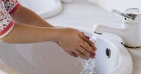 2. Cara menjaga tangan tetap bersih lembab