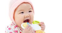 3 Tips Mencegah Bayi Memasukkan Benda Berbahaya ke Dalam Mulut