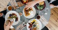 2. Ajak makan bersama