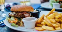 4. Makan junk food