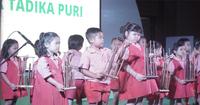 1. Semarak iringan musik angklung TK. Tadika Puri
