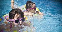 3. Apakah berbahaya menelan air kolam berenang