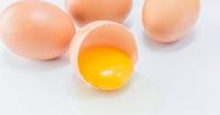 1. Telur mentah
