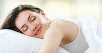 6. Menggunakan bantal alas tidur bersih