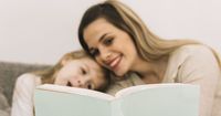 2. Membacakan dongeng sebelum tidur memiliki berbagai manfaat anak