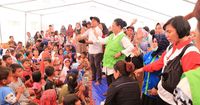 Menteri Yohana Yambise Mengunjungi Perempuan & Anak Korban Gempa Palu