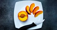 7. Peach atau buah persik memiliki kandungan vitamin E baik 