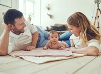 5 Tahapan Penting dalam Pertumbuhan Si Kecil, Yuk Pahami Ma