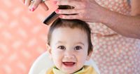 6 Tips Mempersiapkan Potong Rambut Pertama Bayi