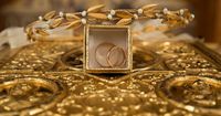 8 Bahan Rumah Tangga Membersihkan Perhiasan Emas