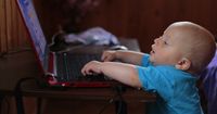 5 Tahapan Orangtua Membimbing Anak Menggunakan Komputer