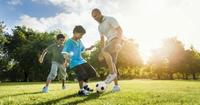 2. Latihan menembak bola ke gawang