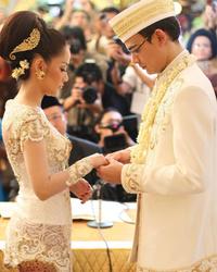1. BCL Ashraf Sinclair rayakan ulang tahun pernikahan ke-10 