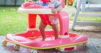 1. Baby walker membuat anak lebih lambat belajar