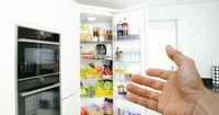 5. Membiasakan anak meminta izin sebelum mengambil makanan dapur atau kulkas