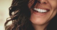 8 Perawatan Gigi agar Senyummu Lebih Menawan