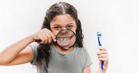7. Menunjukkan gambar gigi bersih kotor