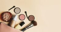 3. Hindari penggunaan produk kosmetik oil-based make up and cleanser