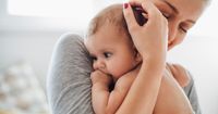 10 Arti Mimpi Menggendong Bayi, Pertanda Baik Buruk