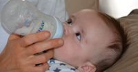 3. Tinja bayi minum susu formula