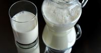 4. Manfaatkan susu untuk musnahkan daki