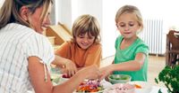 2. Diskusikan anak tentang makanan harus "sering" atau "jarang" dimakan