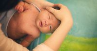 5. Alas bak mandi bayi (bath mat)