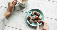 5. Batasi konsumsi cokelat kafein