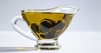 1. Aplikasikan olive oil