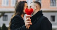 8 Manfaat Berciuman Pasangan Perlu Kamu Tahu