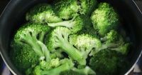 4. Brokoli dikukus atau direbus