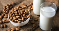 1. Kacang almond sering dijadikan pengganti susu sapi