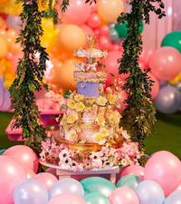 6. Kue ulang tahun dipenuhi bunga