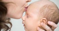 Ini Dia 9 Alasan Mengapa Bayi “Nempel” Mama