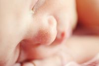 Mencegah Infeksi Mata Bayi Baru Lahir