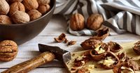 3. Kacang walnut (kacang kenari) pu kandungan mendukung kesehatan otak